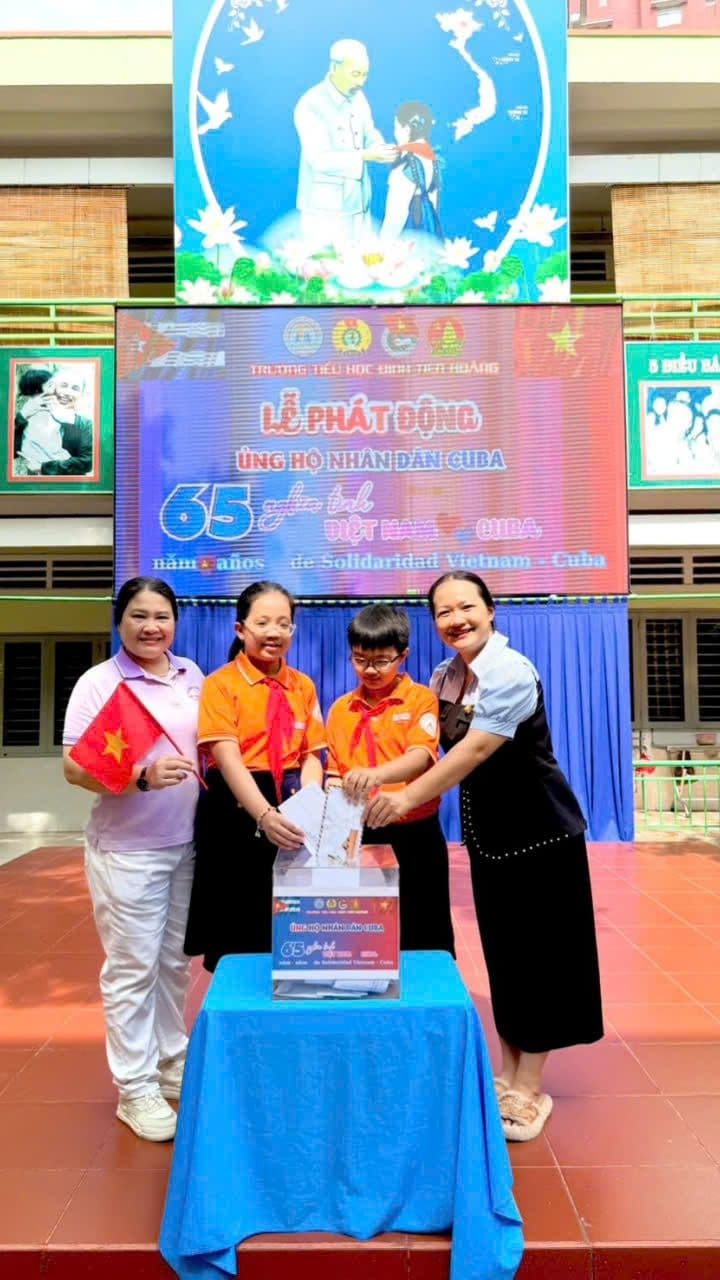 Hoa phượng và tình cô giáo